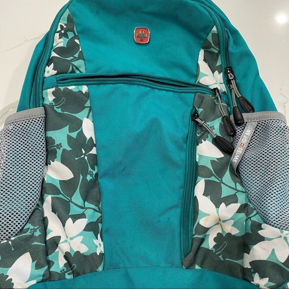 SWISS Backpack - Picture 2 of 9